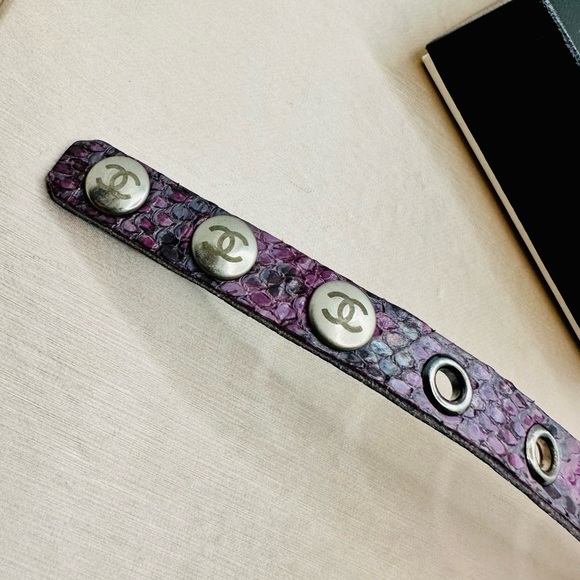 CHANEL EUC Vtg Exotic Purple Iridescent Python Snap CC Bracelet - Picture 9 of 12